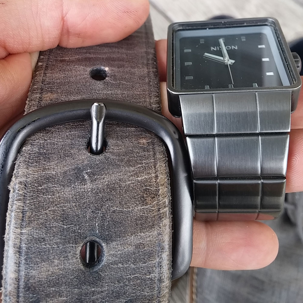 belt buckle matching the watch color